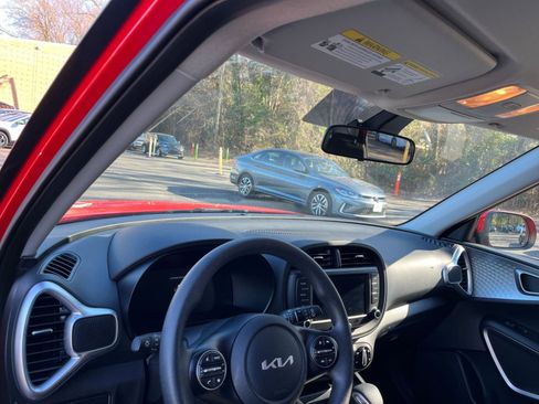 Used 2025 Kia Soul LX w/ LX Technology Package image 31