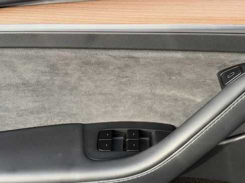 Used 2025 Tesla Model Y Long Range RWD image 23