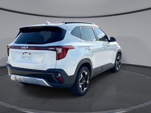 Used 2024 Kia Seltos EX FWD image 11