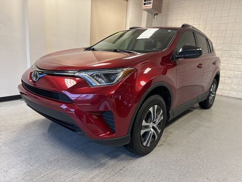 Used 2018 Toyota RAV4 LE image 32