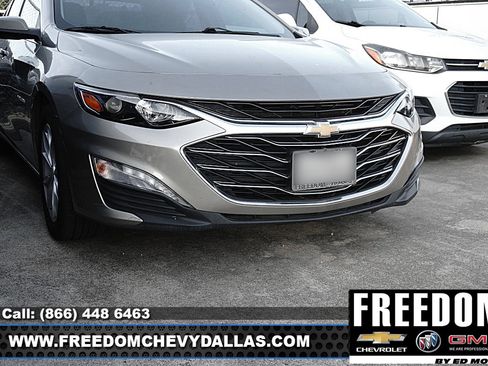 Used 2022 Chevrolet Malibu LT FWD image 2