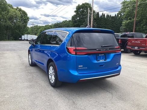 New 2027 Chrysler Pacifica Select AWD/4WD image 5