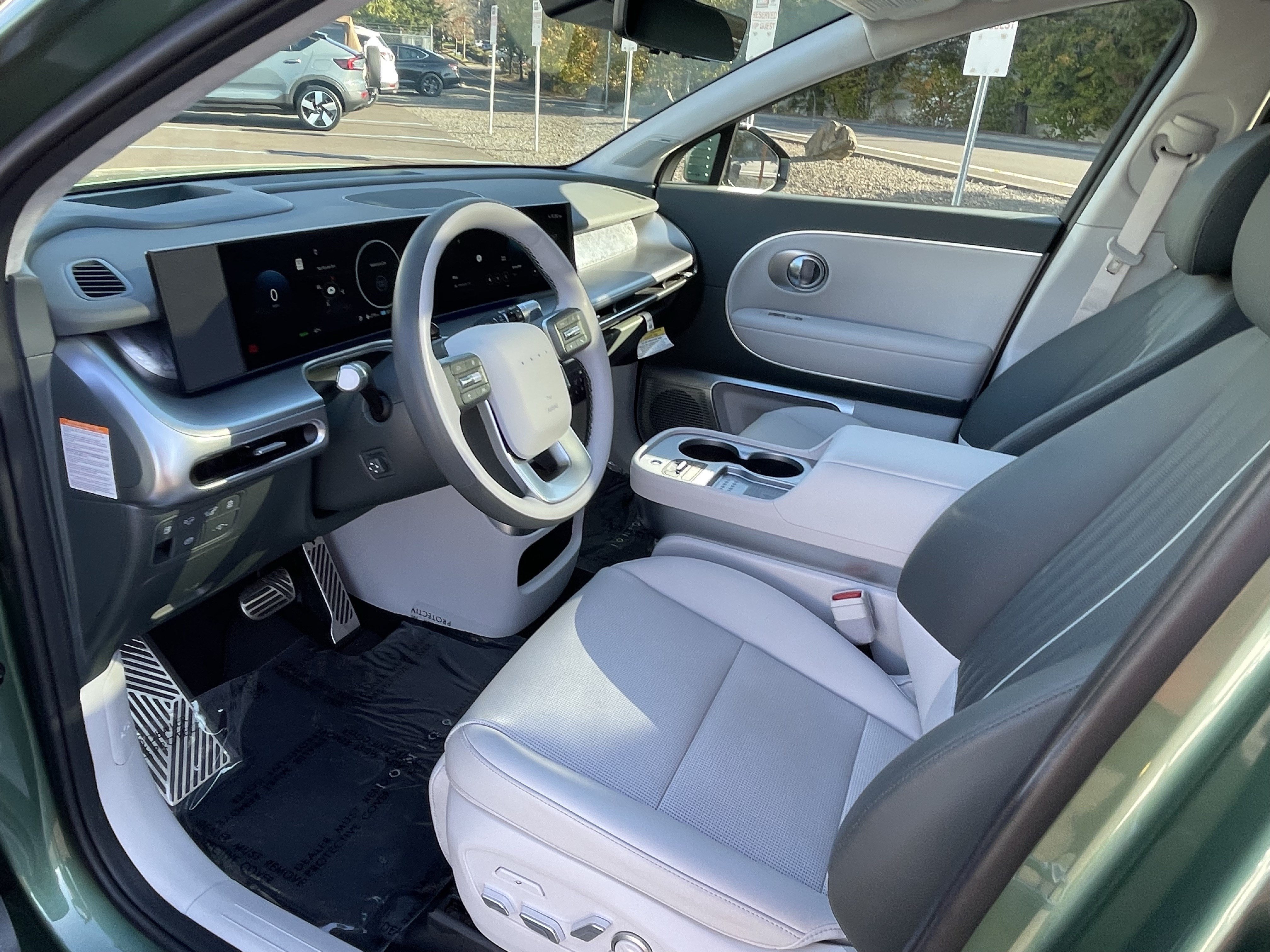 Certified 2026 Hyundai Ioniq 9 Calligraphy AWD/4WD image 9