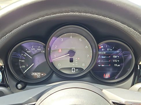 Certified 2023 Porsche Macan S AWD/4WD image 34