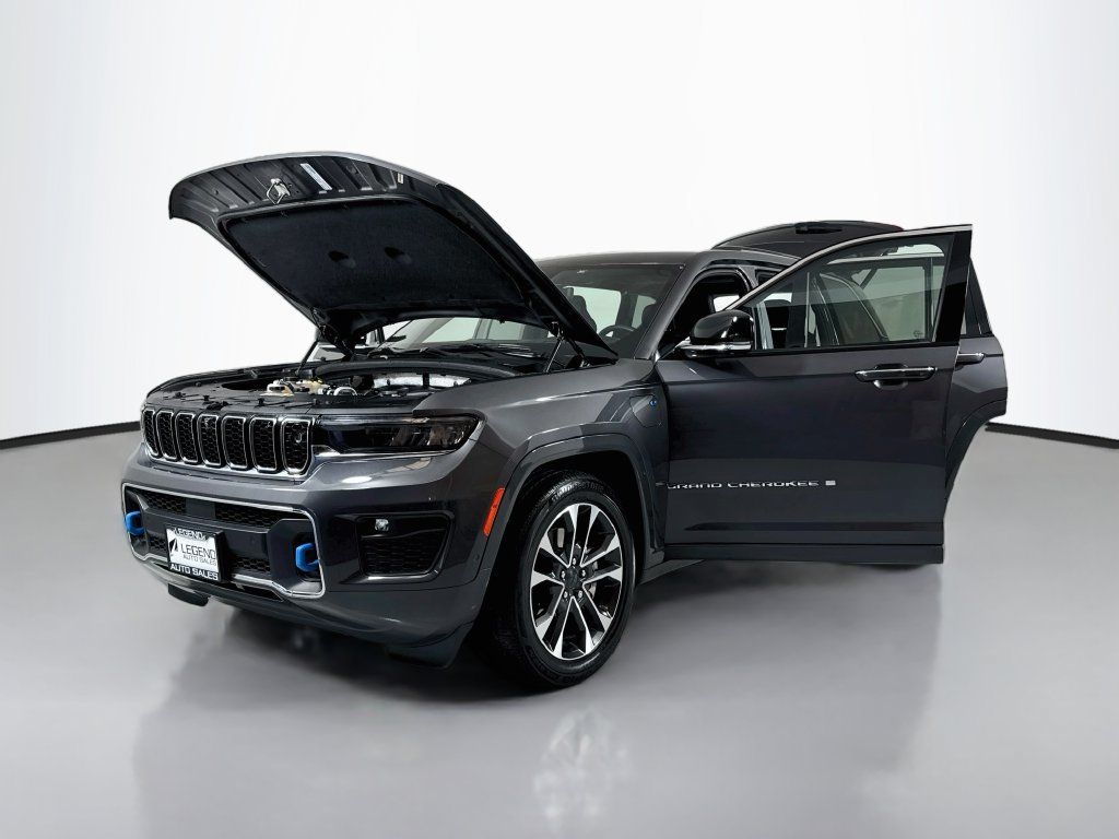 Used 2023 Jeep Grand Cherokee Overland w/ Advanced Protech Group III AWD/4WD image 26