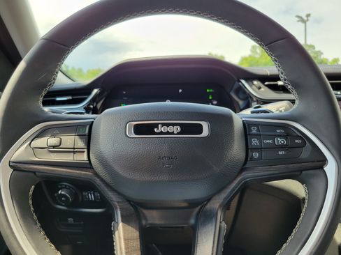 Used 2022 Jeep Grand Cherokee Limited 4xe AWD/4WD image 10