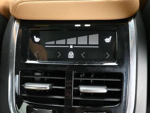 Used 2023 Volvo XC60 B5 Ultimate w/ Climate Package AWD/4WD image 35
