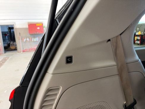 Used 2022 Chrysler Pacifica Limited FWD image 16