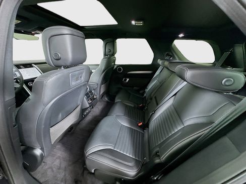 Used 2024 Land Rover Discovery Dynamic SE image 23