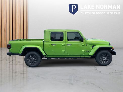 New 2025 Jeep Gladiator Sport image 10