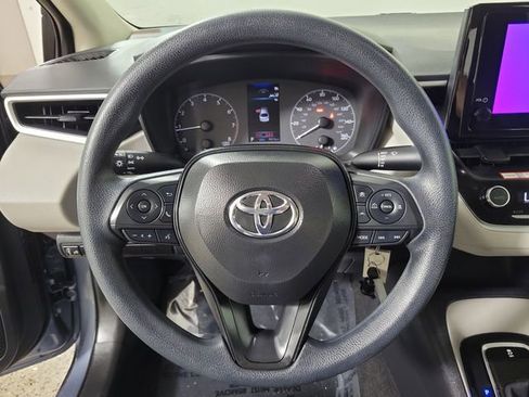 Used 2025 Toyota Corolla LE image 26