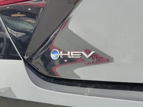 Used 2025 Toyota Camry SE FWD image 6