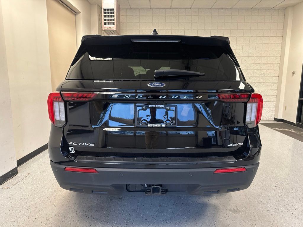 Used 2025 Ford Explorer Active AWD/4WD image 41