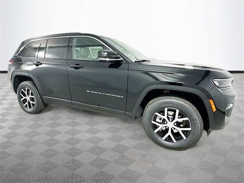 New 2025 Jeep Grand Cherokee Limited w/ Luxury Tech Group II image 3