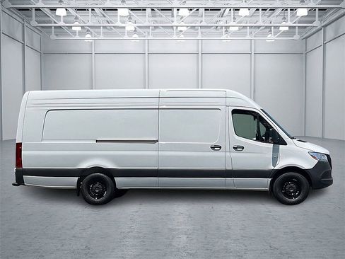 New 2025 Mercedes-Benz Sprinter 2500 image 4