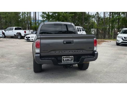 Used 2021 Toyota Tacoma TRD Off-Road w/ Technology Package AWD/4WD image 7