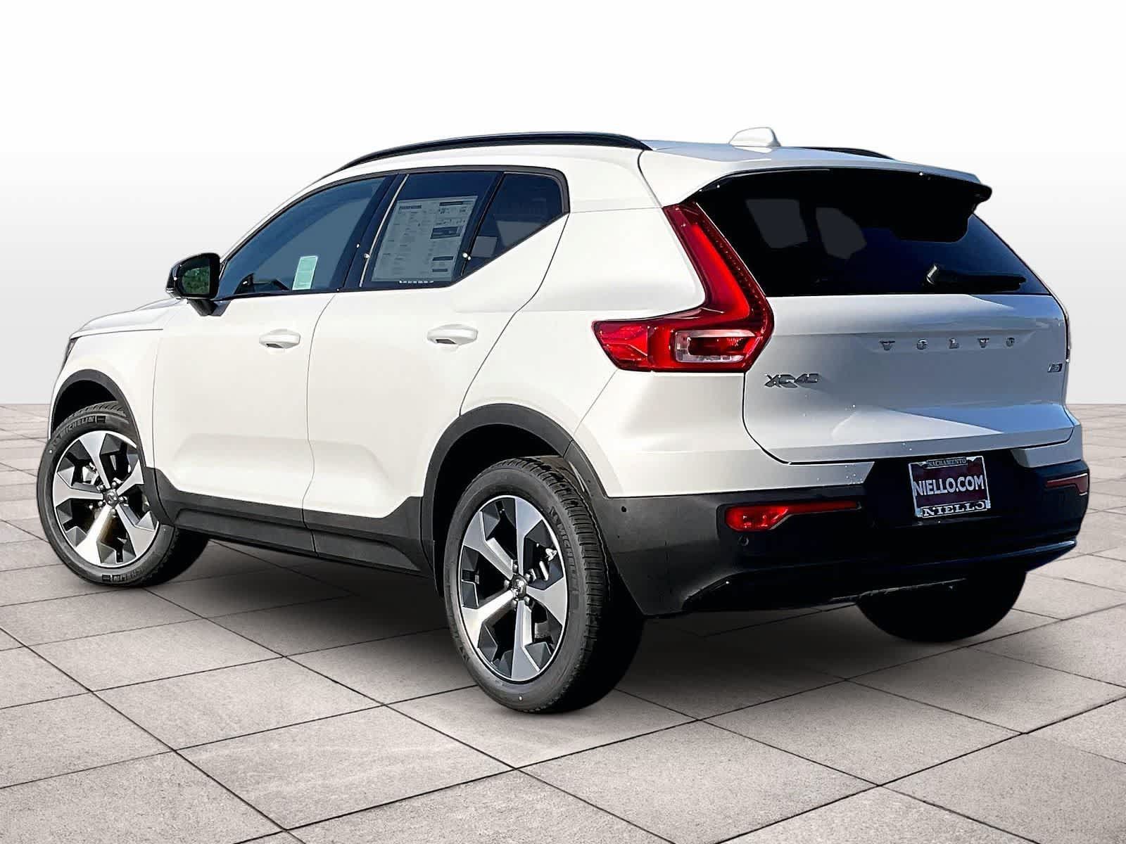 New 2026 Volvo XC40 B5 Plus w/ Protection Package Premier AWD/4WD image 3