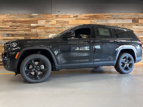 New 2025 Jeep Grand Cherokee L Altitude image 48