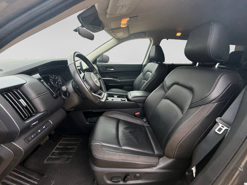 Used 2025 Nissan Pathfinder SL AWD/4WD image 21