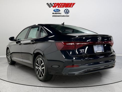Certified 2025 Volkswagen Jetta SE image 5