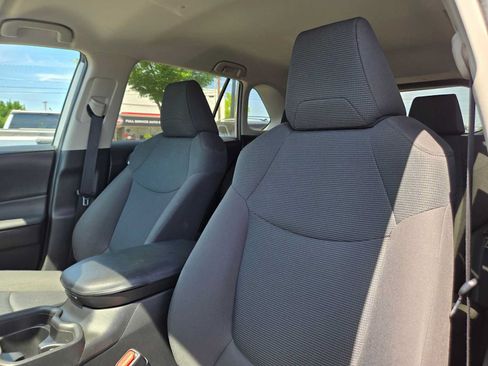 Certified 2021 Toyota RAV4 LE AWD/4WD image 22