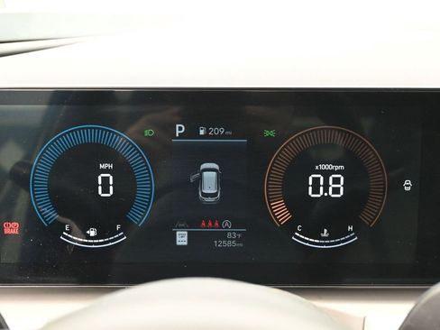 Used 2025 Hyundai Tucson SE image 11