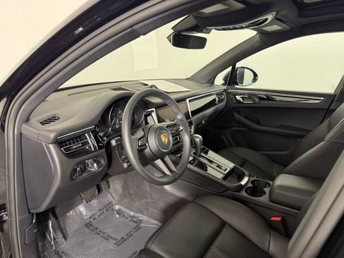 Certified 2026 Porsche Macan AWD/4WD image 4