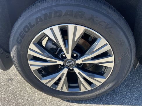 Certified 2023 Nissan Rogue SV image 24