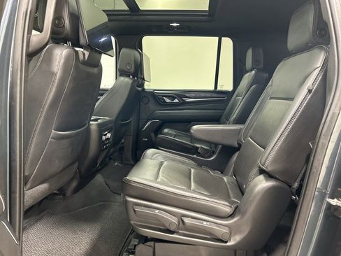 Used 2021 GMC Yukon XL Denali w/ Denali Premium Package image 30