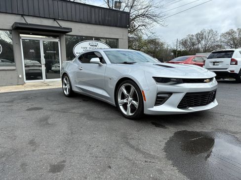 Used 2017 Chevrolet Camaro SS image 8