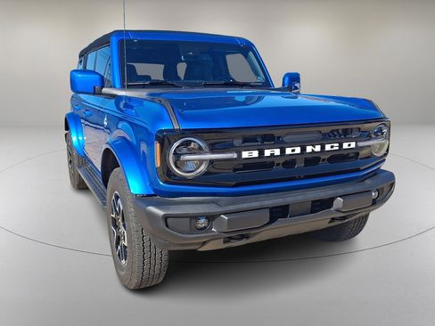 Used 2024 Ford Bronco Outer Banks image 2