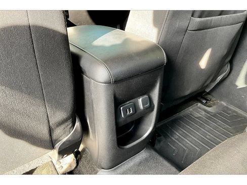 Used 2015 GMC Canyon SLE AWD/4WD image 31