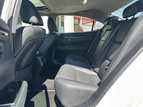 Used 2016 Lexus ES 350 w/ Premium Package w/Wood Trim FWD image 19