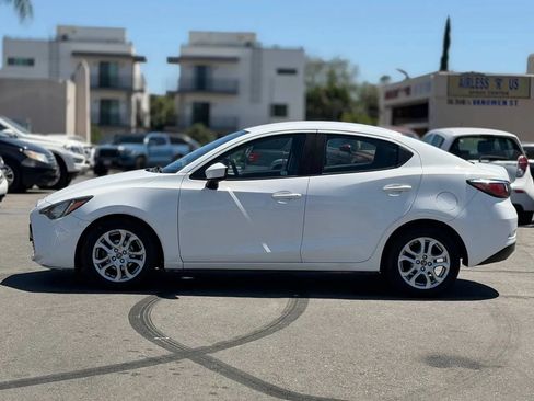 Used 2017 Toyota Yaris iA FWD image 9