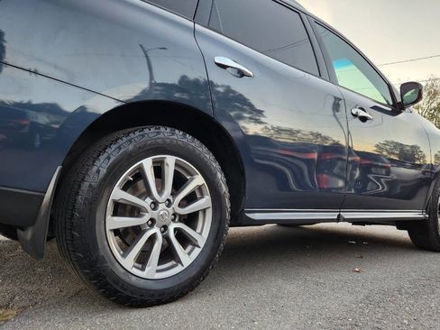 Used 2015 Nissan Pathfinder SV w/ Cargo Package image 16