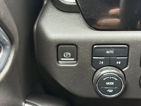 Used 2023 Chevrolet Silverado 1500 LT image 32