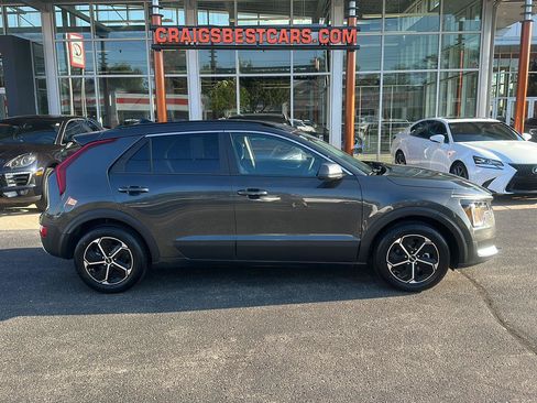 Used 2025 Kia Niro LX FWD image 1