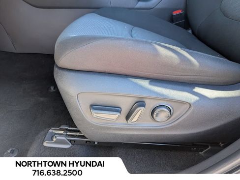 Used 2025 Toyota RAV4 XLE AWD/4WD image 12