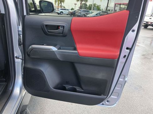Certified 2022 Toyota Tacoma SR5 AWD/4WD image 30