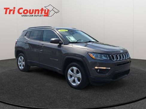 Used 2018 Jeep Compass Latitude w/ Cold Weather Group AWD/4WD image 1