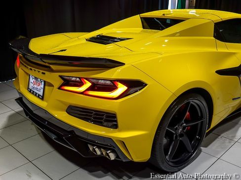 Used 2025 Chevrolet Corvette E-Ray w/ ZER Performance Package AWD/4WD image 9