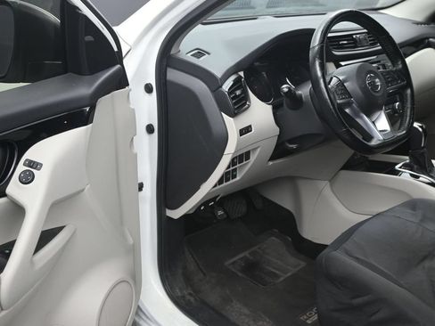 Used 2022 Nissan Rogue Sport SV FWD image 11