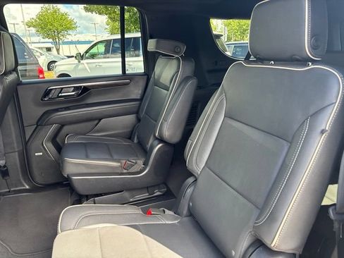 Used 2025 Chevrolet Suburban Premier AWD/4WD image 35
