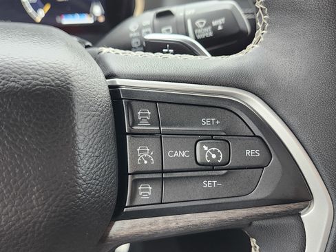 Used 2023 Jeep Grand Cherokee L Limited image 37