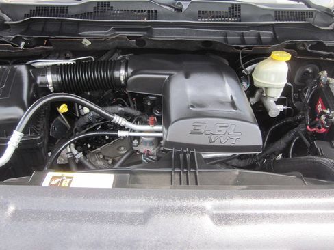 Used 2017 RAM 1500 Classic SLT RWD image 20