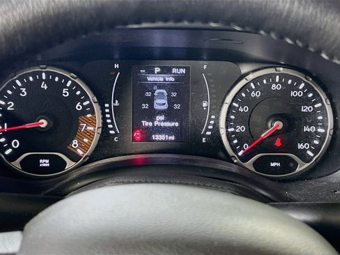 Used 2023 Jeep Renegade Latitude w/ Premium Group AWD/4WD image 12