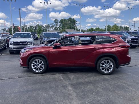 Used 2020 Toyota Highlander Limited AWD/4WD image 4