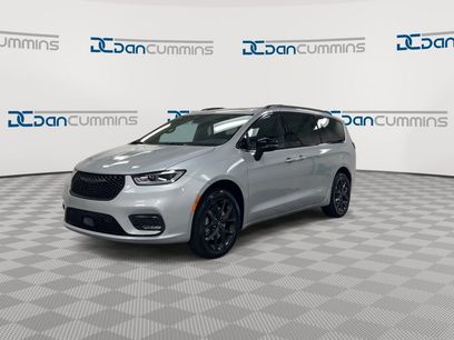 New 2026 Chrysler Pacifica Limited w/ S Appearance Package