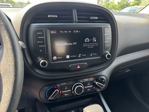 Used 2025 Kia Soul LX w/ LX Technology Package FWD image 20
