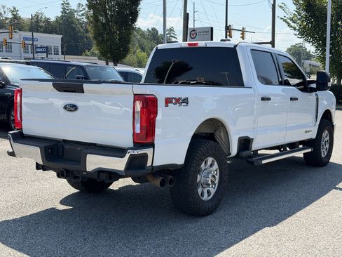 Used 2024 Ford F250 XLT AWD/4WD image 9